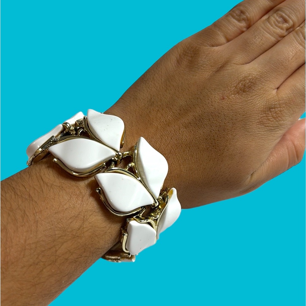 Vintage White “Tulip” Gold Metal Bracelet